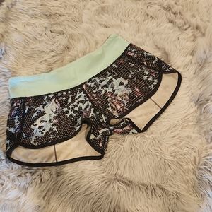 Lululemon size 4 run speed shorts 2.5" inseam
